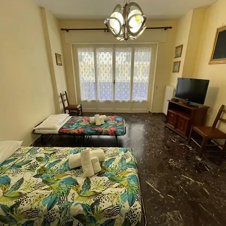 Wh - Angel - Spazioso - 5 Minuti A Piedi Dal Centro - Wifi Apartment